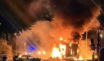 В Новой Москве два человека сгорели в BMW после столкновения с фурой