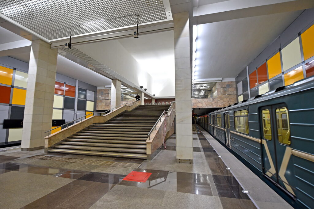 Метро Саларьево